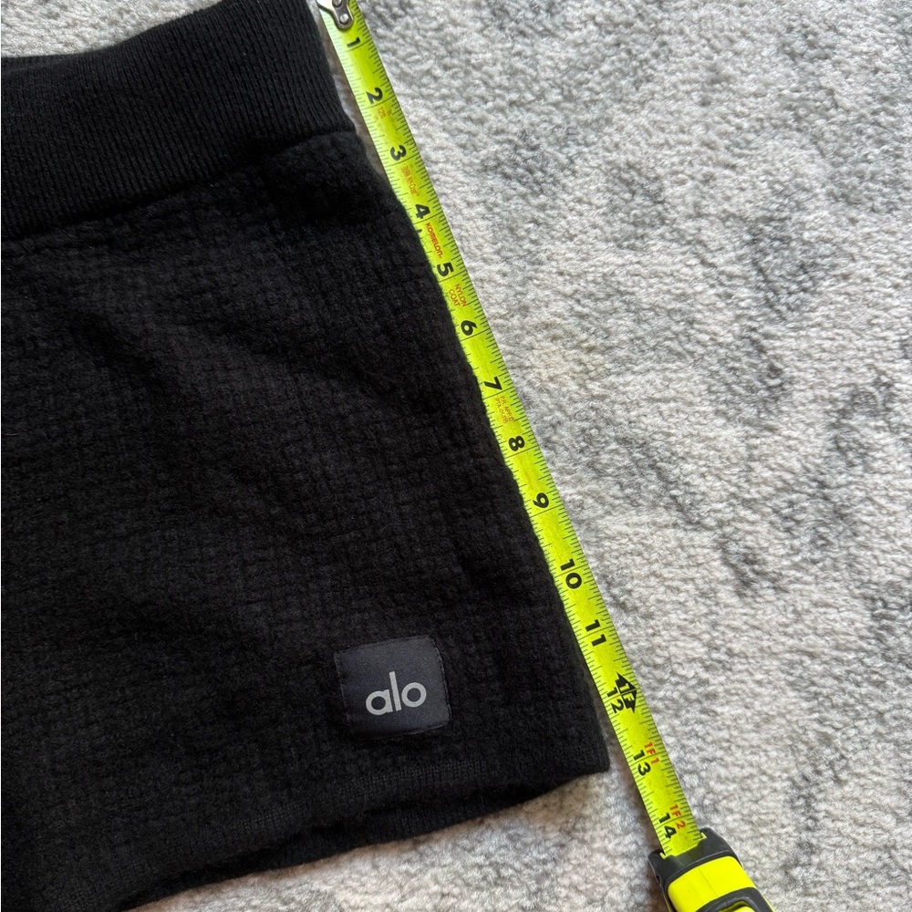 ALO Cashmere High-Waist Plush Waffle Short - Picture 2 of 7